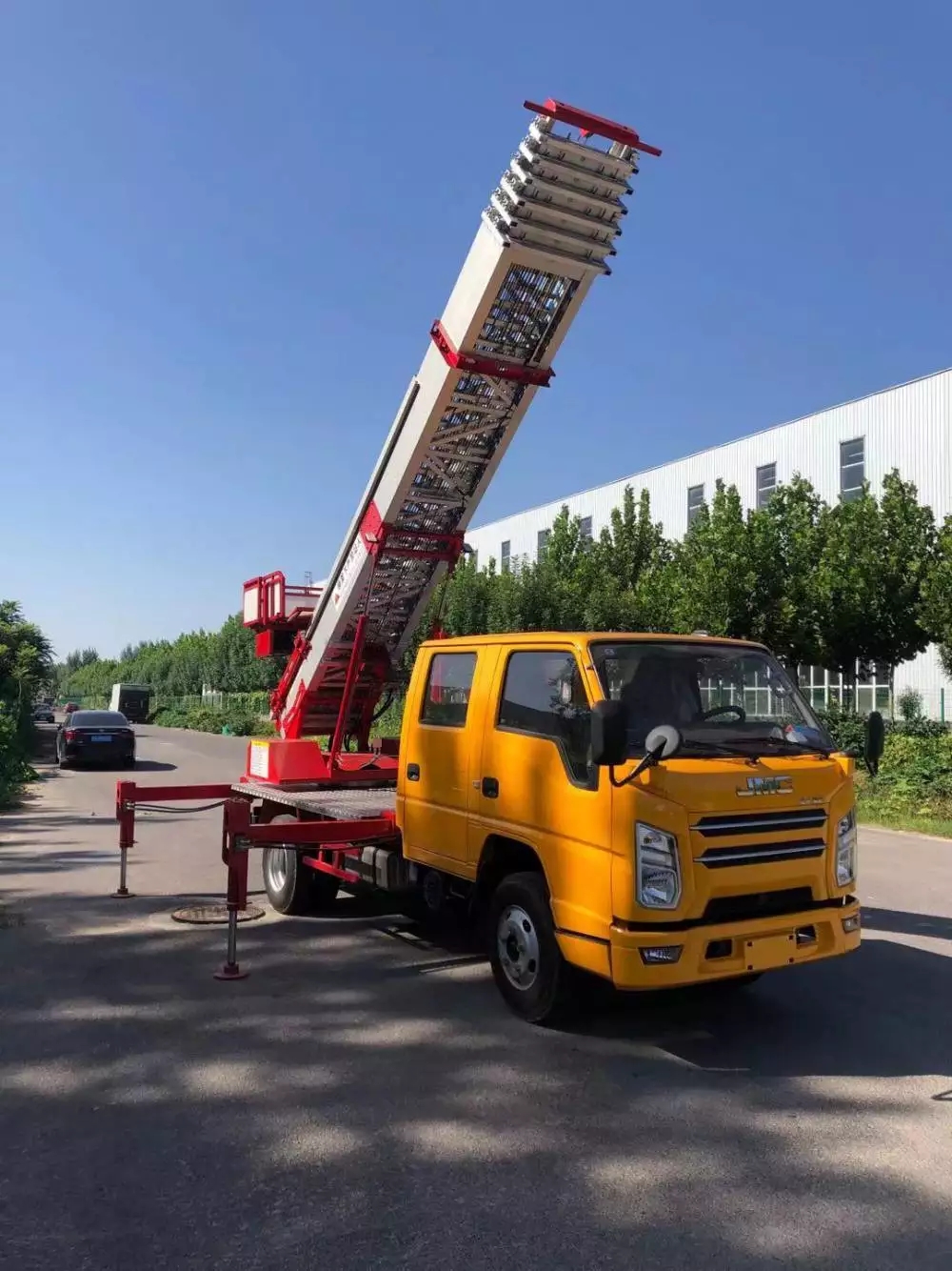 岳口镇附近的云梯车出租服务：轻松解决高空作业需求