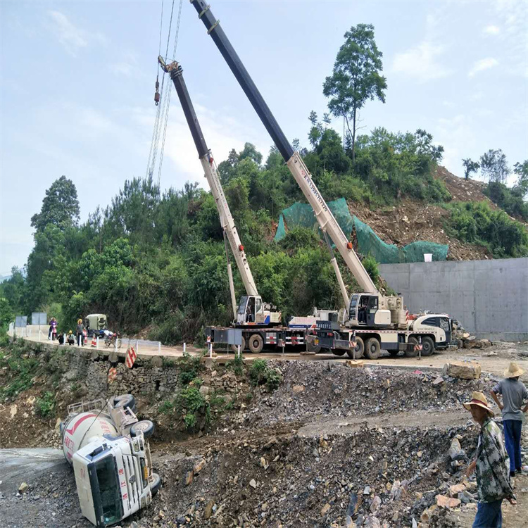 岳口镇汽车掉沟里叫吊车救援要多少钱